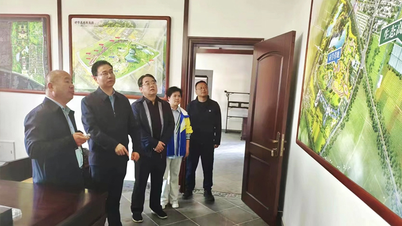 汪繼宏一行蒞臨十里長(cháng)山文化旅游產(chǎn)業(yè)園項目參觀(guān)考察